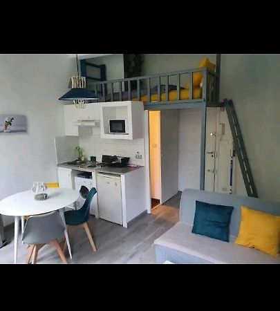 Charmant Studio Avec Mezzanine Lägenhet Aix-en-Provence Exteriör bild